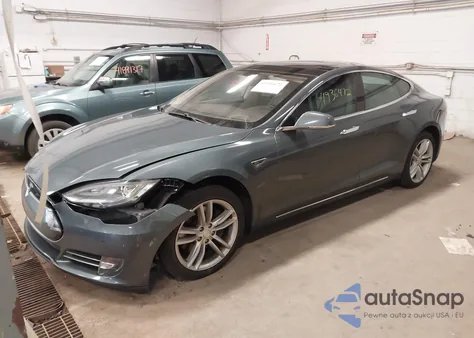 2013 Tesla Model S z USA, uszkodzony, nr VIN 5YJSA1CN9DFP13148